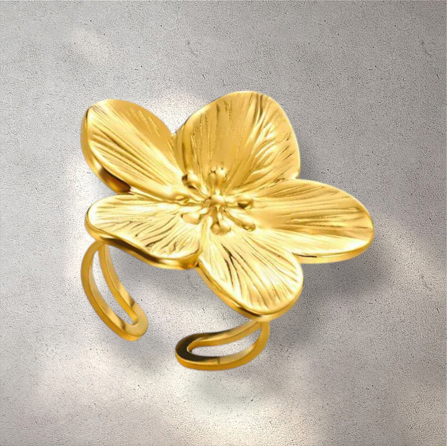 Anillo Natalia Flor Dorada – Freedom Vibes