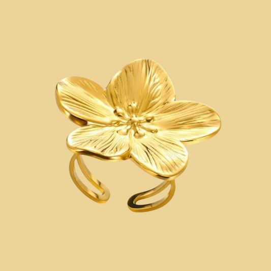 Anillo Natalia Flor Dorada – Freedom Vibes